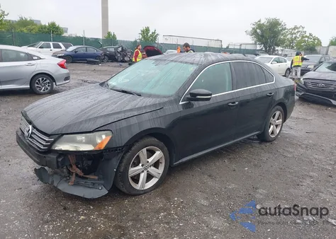 2013 Volkswagen Passat 2.5L Se z USA, uszkodzony, nr VIN 1VWBP7A35DC084825